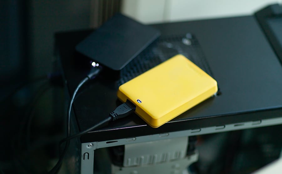 Transferencia de archivos con un disco duro externo.