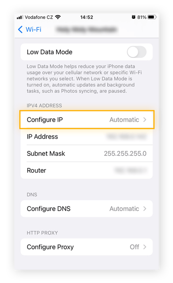 Destacando “Configurar IP” nas configurações de Wi-Fi do iOS